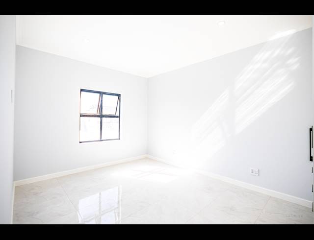4 BEDROOM FREEHOLD FOR SALE IN SANDOWN
